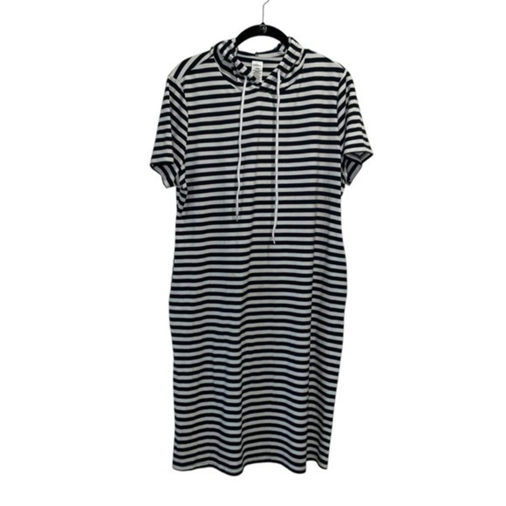 West Loop Black and White Raglan Midi Dress